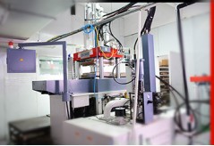 恭賀利勇安又添置了一臺液態硅膠制品注塑機！